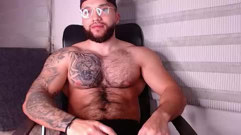 andrew_holden__ online show from December 1, 11:54 pm