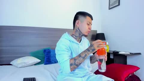 andrew_sanders69 online show from November 9, 3:05 am