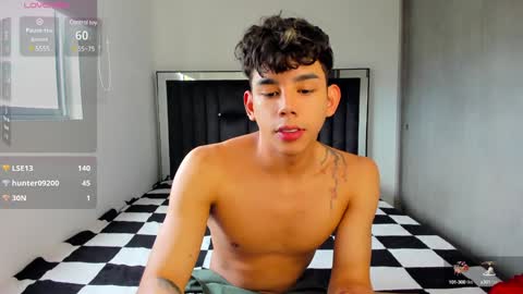 Snapshot of andrew_twink18 chatting on December 1, 8:42 pm Andrew M. online show from December 1, 8:42 pm