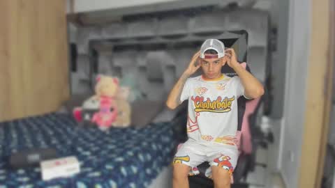 Snapshot of andrew_twink18 chatting on November 4, 5:17 am Andrew M. online show from November 4, 5:17 am