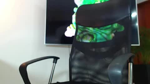 Snapshot of andrew_west_ chatting on January 12, 4:00 am ANDREW WEST online show from January 12, 4:00 am