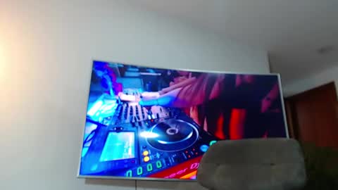 Snapshot of andrew_west_ chatting on January 15, 2:27 am ANDREW WEST online show from January 15, 2:27 am