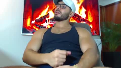 Snapshot of andrew_west_ chatting on January 16, 12:23 am ANDREW WEST online show from January 16, 12:23 am