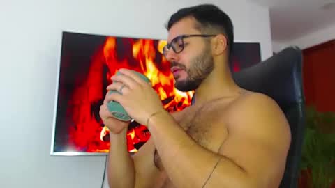 Snapshot of andrew_west_ chatting on January 19, 1:33 pm ANDREW WEST online show from January 19, 1:33 pm