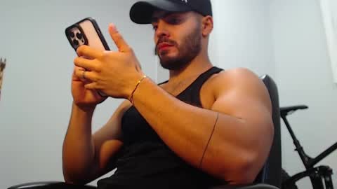 Snapshot of andrew_west_ chatting on January 27, 4:43 pm ANDREW WEST online show from January 27, 4:43 pm