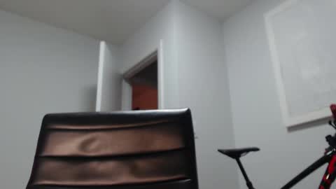 Snapshot of andrew_west_ chatting on January 28, 11:07 pm ANDREW WEST online show from January 28, 11:07 pm