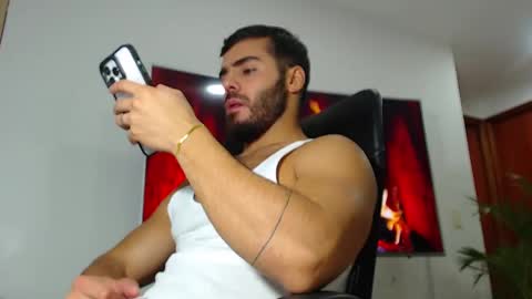 Snapshot of andrew_west_ chatting on February 10, 11:23 pm ANDREW WEST online show from February 10, 11:23 pm