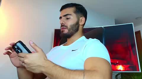 Snapshot of andrew_west_ chatting on February 17, 11:42 pm ANDREW WEST online show from February 17, 11:42 pm