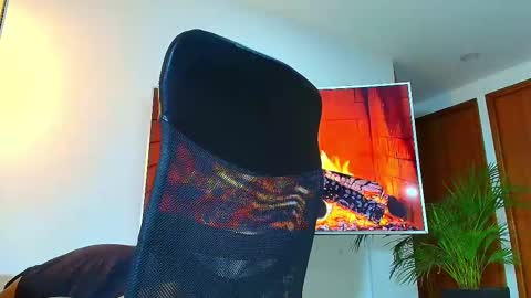 Snapshot of andrew_west_ chatting on February 20, 1:36 am ANDREW WEST online show from February 20, 1:36 am