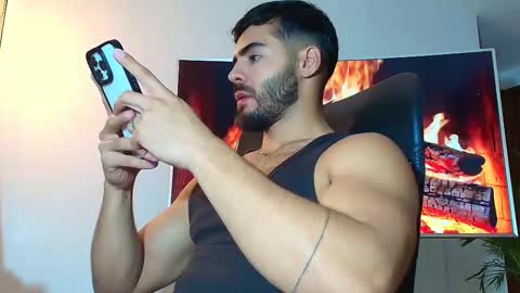 Snapshot of andrew_west_ chatting on February 25, 11:44 pm ANDREW WEST online show from February 25, 11:44 pm