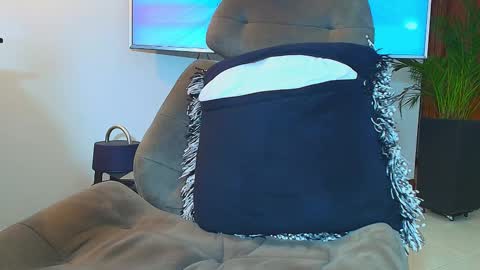 Snapshot of andrew_west_ chatting on February 28, 7:46 pm ANDREW WEST online show from February 28, 7:46 pm