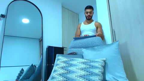 Snapshot of andrew_west_ chatting on September 17, 11:06 pm ANDREW WEST online show from September 17, 11:06 pm