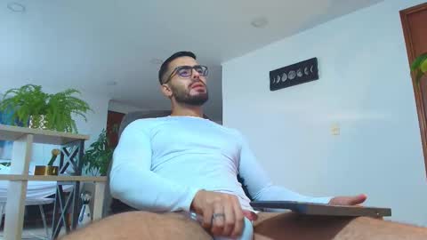 Snapshot of andrew_west_ chatting on November 27, 11:45 am ANDREW WEST online show from November 27, 11:45 am