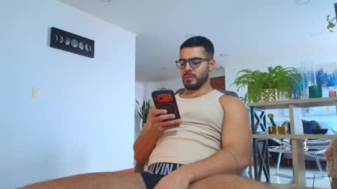 Snapshot of andrew_west_ chatting on December 4, 1:31 pm ANDREW WEST online show from December 4, 1:31 pm