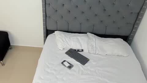 Snapshot of andrewadans02 chatting on October 31, 12:33 am andrew online show from October 31, 12:33 am