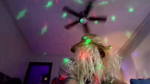 Snapshot of andrewgennie chatting on November 15, 6:33 am andrewgennie online show from November 15, 6:33 am