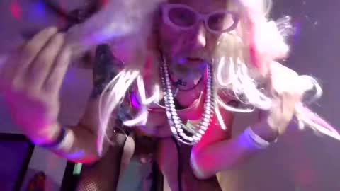 Snapshot of andrewgennie chatting on December 5, 7:39 am andrewgennie online show from December 5, 7:39 am