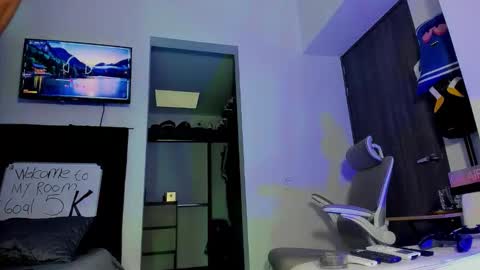 Snapshot of andrewjohnson0 chatting on November 27, 7:38 pm Andrew Johnson online show from November 27, 7:38 pm