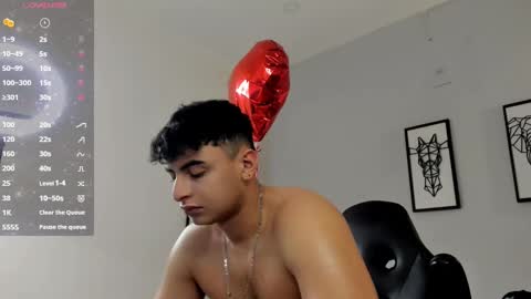 Snapshot of andrewlamar77 chatting on February 13, 5:11 pm Andrewlamar21 online show from February 13, 5:11 pm