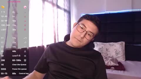 andrewmhilton_ online show from November 17, 7:08 pm