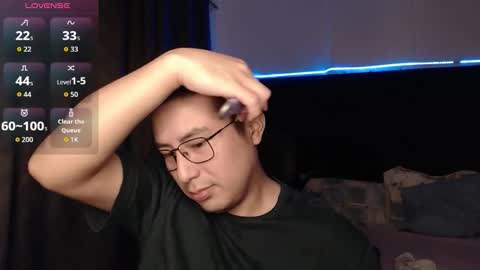 andrewmhilton_ online show from December 15, 6:17 am