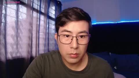 andrewmhilton_ online show from May 26, 9:33 pm