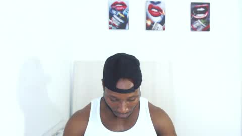 Snapshot of andrewoconnor__ chatting on May 18, 9:20 pm Andrew Oconnor online show from May 18, 9:20 pm
