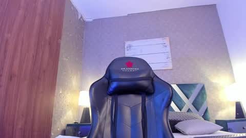 Snapshot of andreww_whitee chatting on December 13, 12:42 am AndreW White online show from December 13, 12:42 am