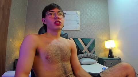 Snapshot of andreww_whitee chatting on December 13, 11:06 pm AndreW White online show from December 13, 11:06 pm