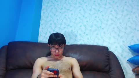 Snapshot of andreww_whitee chatting on December 20, 9:28 pm AndreW White online show from December 20, 9:28 pm