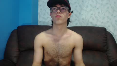 Snapshot of andreww_whitee chatting on December 27, 10:37 pm AndreW White online show from December 27, 10:37 pm