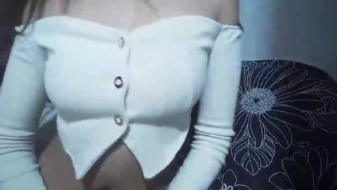 Snapshot of andriana05 chatting on February 23, 1:25 am Andriana05 online show from February 23, 1:25 am