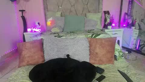 Snapshot of andromedashine chatting on September 23, 2:47 am vero paez online show from September 23, 2:47 am