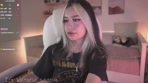 Snapshot of andromeedaa_ chatting on October 27, 9:30 pm Victoria Senz online show from October 27, 9:30 pm