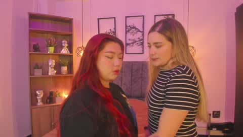 Snapshot of andy_and_emma chatting on December 8, 12:41 pm andy_and_emma online show from December 8, 12:41 pm