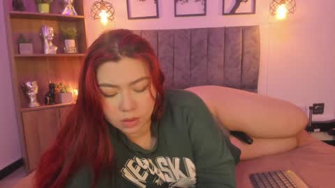 Snapshot of andy_and_emma chatting on December 9, 3:54 pm andy_and_emma online show from December 9, 3:54 pm