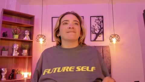 Snapshot of andy_and_emma chatting on December 10, 4:06 pm andy_and_emma online show from December 10, 4:06 pm