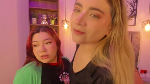 Snapshot of andy_and_emma chatting on December 17, 12:54 pm andy_and_emma online show from December 17, 12:54 pm