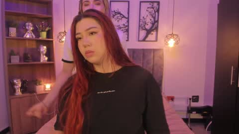 Snapshot of andy_and_emma chatting on December 25, 12:15 pm andy_and_emma online show from December 25, 12:15 pm