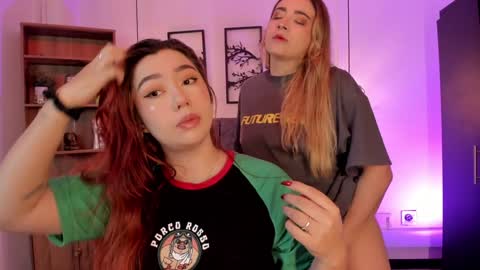 Snapshot of andy_and_emma chatting on January 8, 12:37 pm andy_and_emma online show from January 8, 12:37 pm