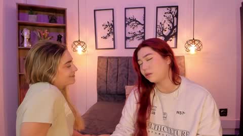 Snapshot of andy_and_emma chatting on January 14, 12:45 pm andy_and_emma online show from January 14, 12:45 pm