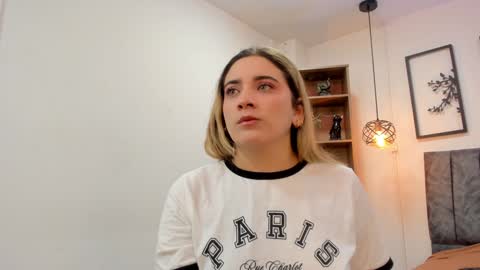 Snapshot of andy_and_emma chatting on January 23, 12:41 pm andy_and_emma online show from January 23, 12:41 pm