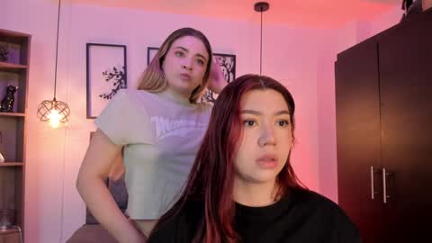 Snapshot of andy_and_emma chatting on January 28, 12:32 pm andy_and_emma online show from January 28, 12:32 pm