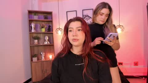 Snapshot of andy_and_emma chatting on January 31, 12:40 pm andy_and_emma online show from January 31, 12:40 pm