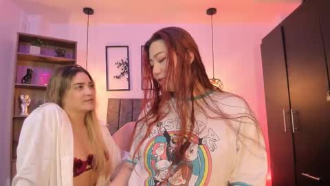 Snapshot of andy_and_emma chatting on February 15, 12:33 pm andy_and_emma online show from February 15, 12:33 pm