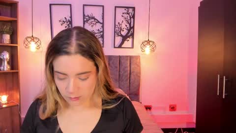 Snapshot of andy_and_emma chatting on February 21, 12:39 pm andy_and_emma online show from February 21, 12:39 pm