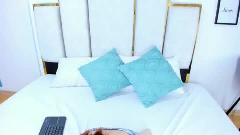 Snapshot of andy_bluee chatting on February 28, 7:15 am Andy bluee online show from February 28, 7:15 am