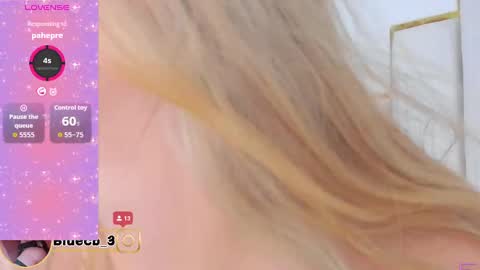 Snapshot of andy_bluee chatting on September 26, 4:16 am Andy bluee online show from September 26, 4:16 am