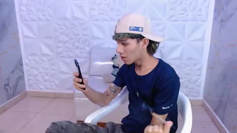 andy_dan1 online show from March 20, 7:41 pm