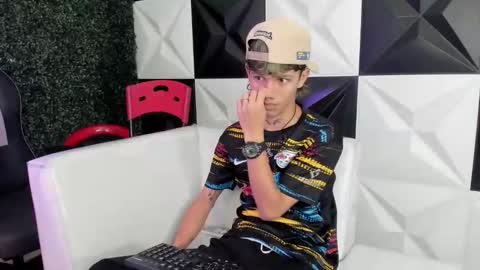 andy_dan1 online show from March 24, 8:03 pm